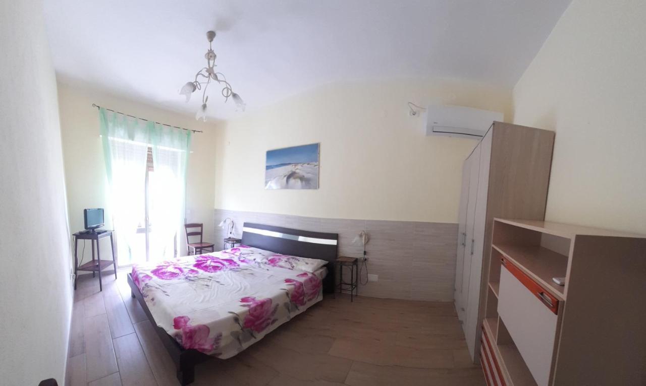 Casa Vacanze"Il Bouganville" Carbonia Bagian luar foto