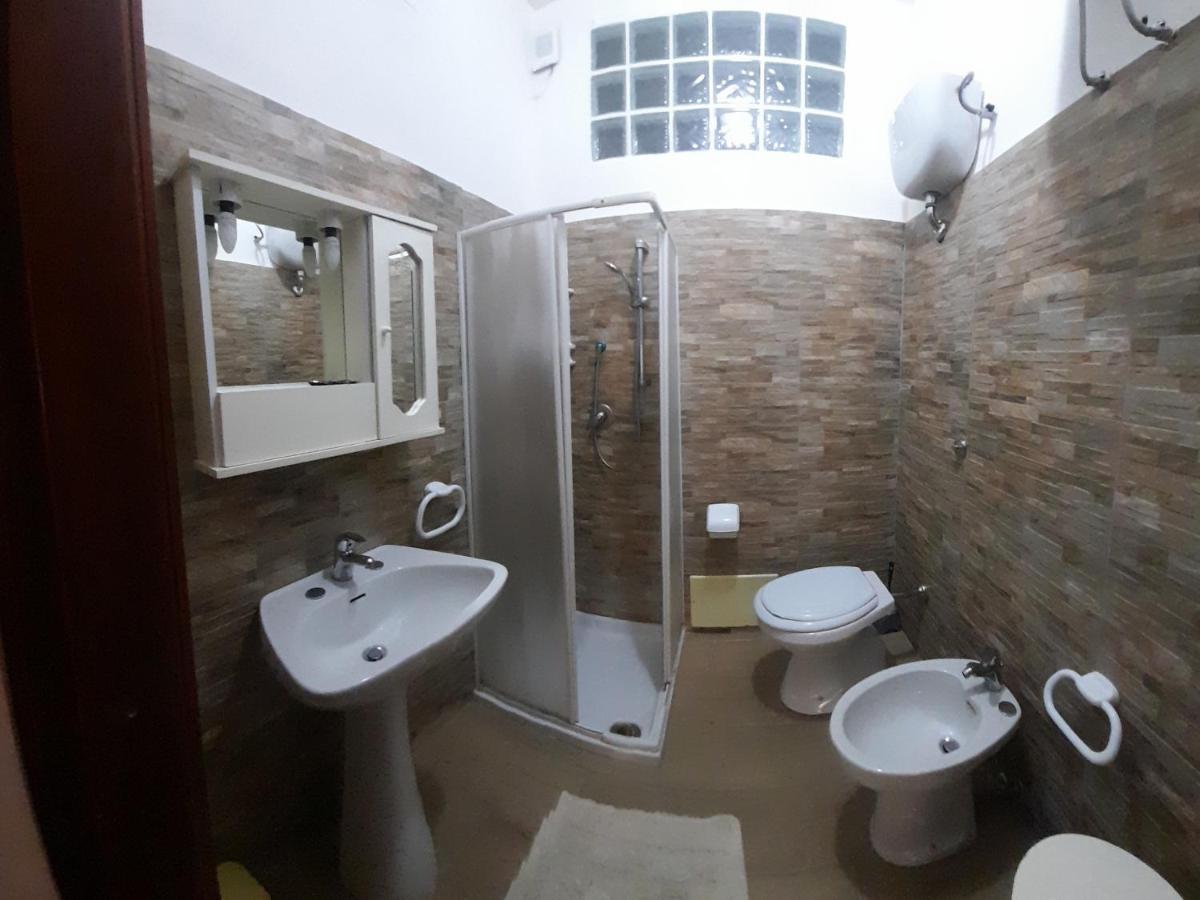 Casa Vacanze"Il Bouganville" Carbonia Bagian luar foto