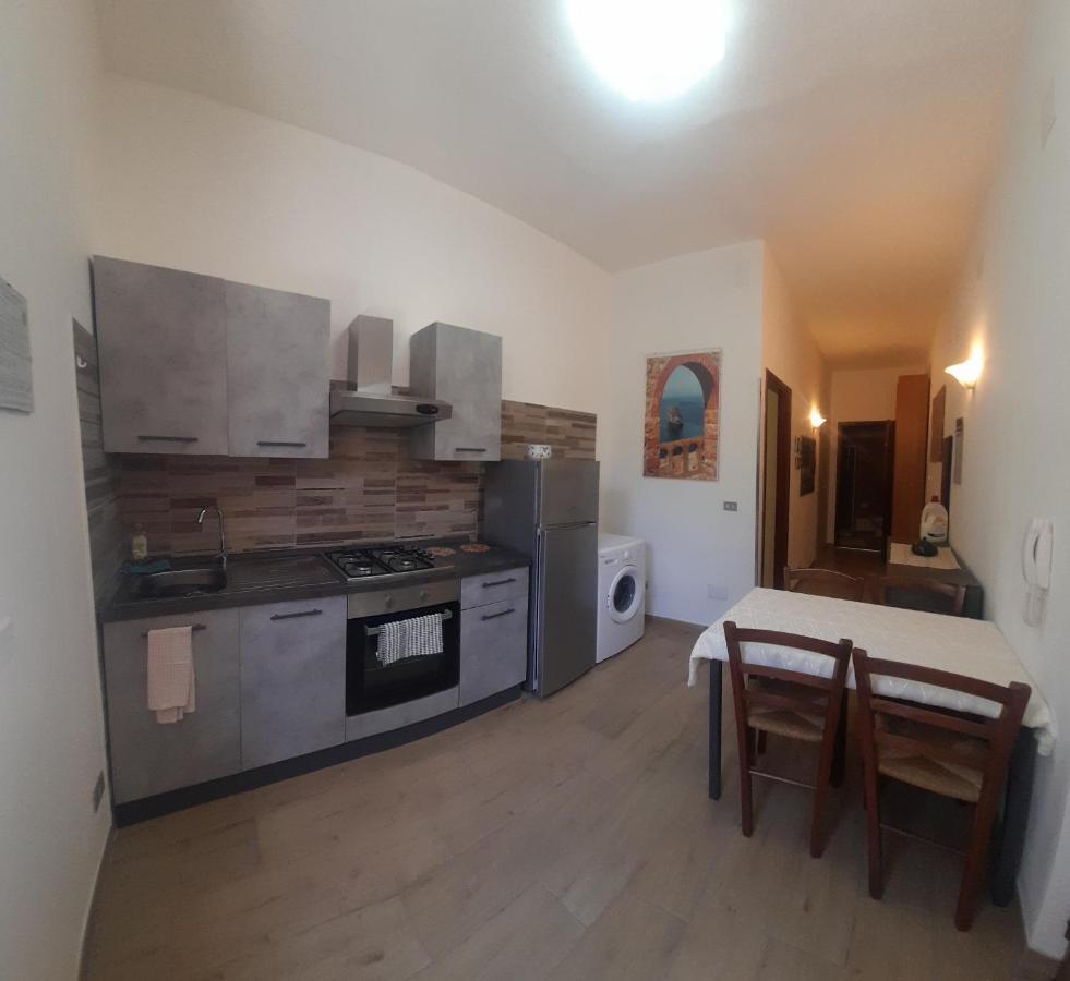 Casa Vacanze"Il Bouganville" Carbonia Bagian luar foto