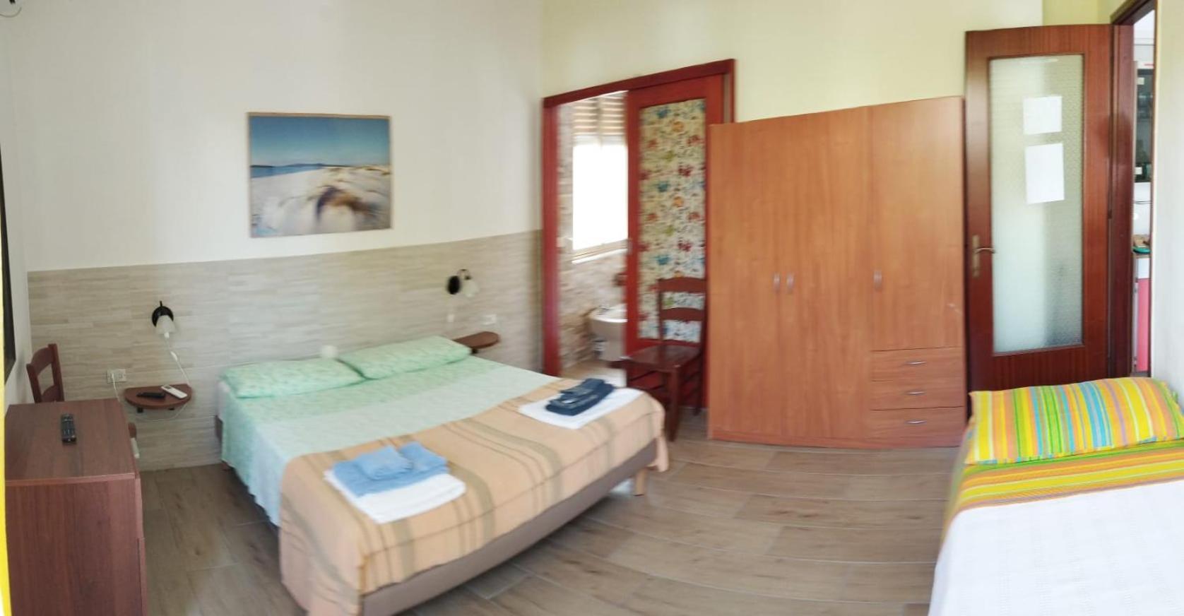 Casa Vacanze"Il Bouganville" Carbonia Bagian luar foto
