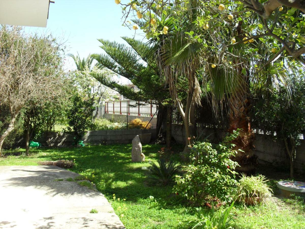 Casa Vacanze"Il Bouganville" Carbonia Bagian luar foto