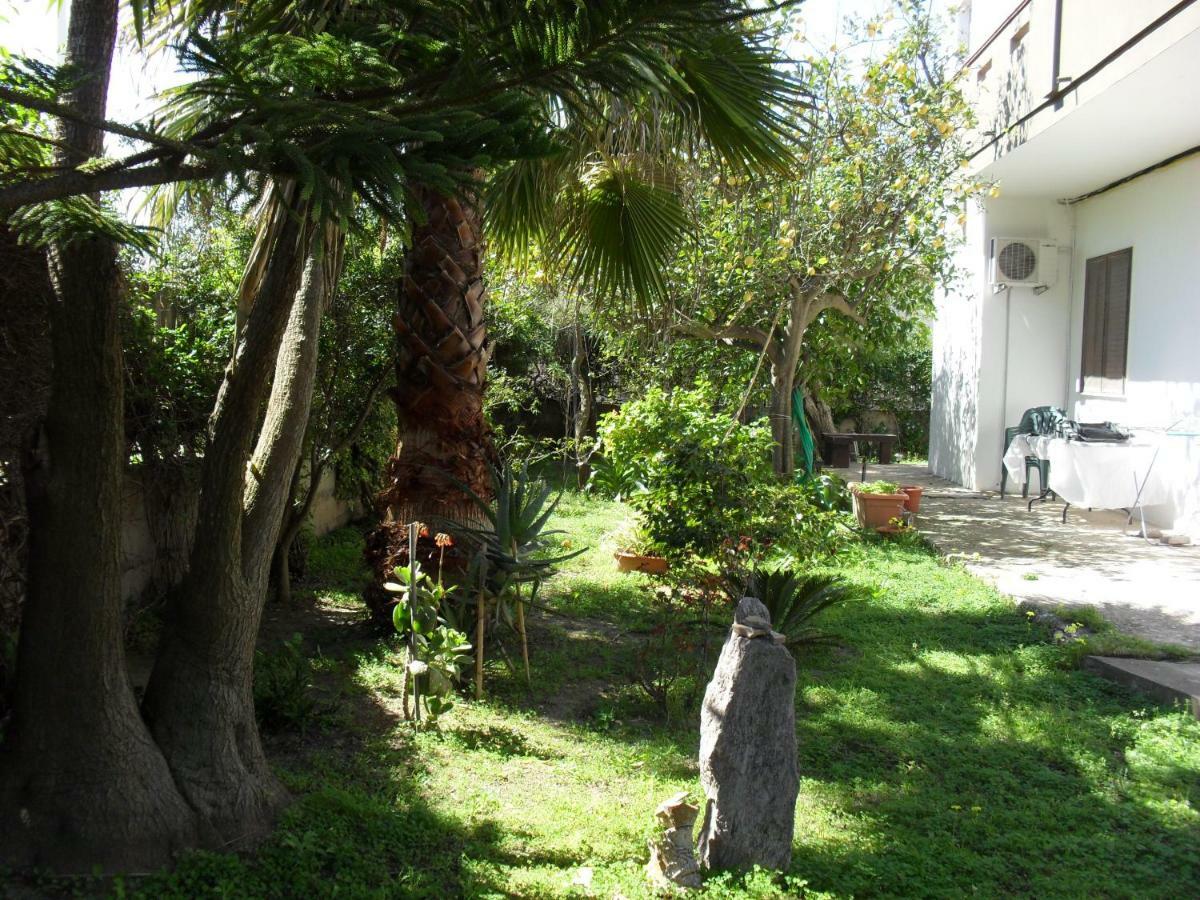Casa Vacanze"Il Bouganville" Carbonia Bagian luar foto