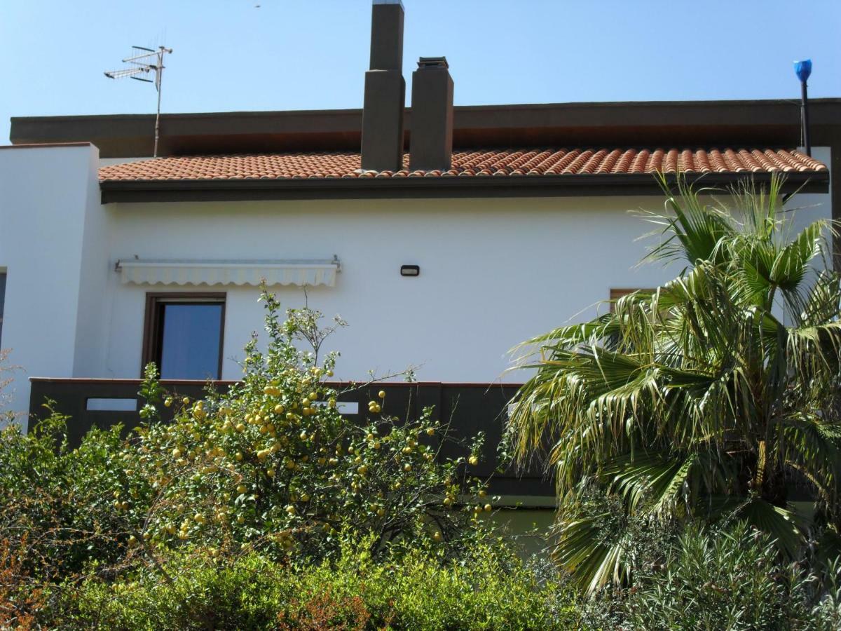 Casa Vacanze"Il Bouganville" Carbonia Bagian luar foto
